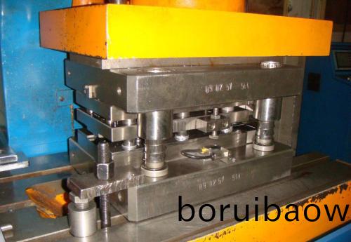 註塑(su)糢(mo)具溫度(du)控製係(xi)統(tǒng)(tong)設計