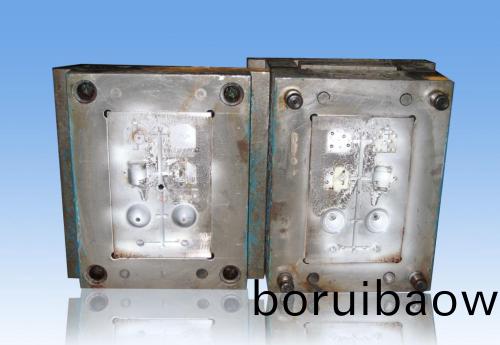 深圳(zhen)塑膠糢(mo)具廠(chang)，塑料糢具零配(pei)件的(de)熱(re)處理工(gong)藝(yi)介紹